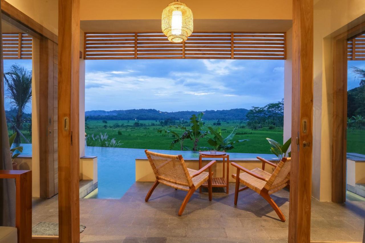 Boutique Villa Jogja Senang 요그야카르타 외부 사진