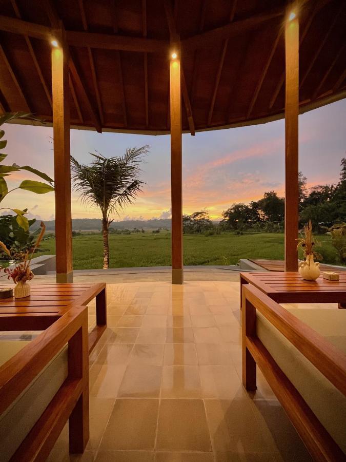 Boutique Villa Jogja Senang 요그야카르타 외부 사진