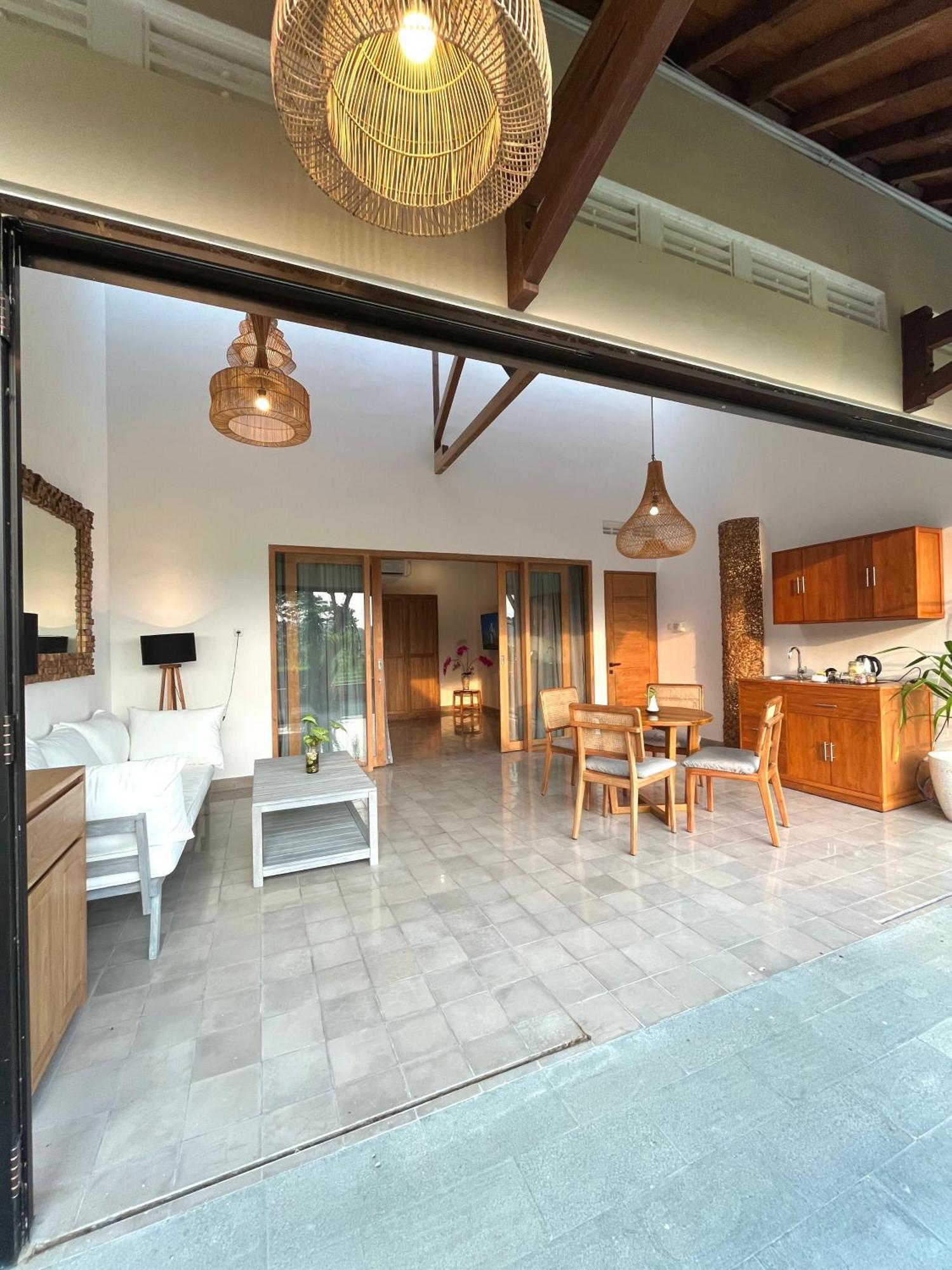 Boutique Villa Jogja Senang 요그야카르타 외부 사진