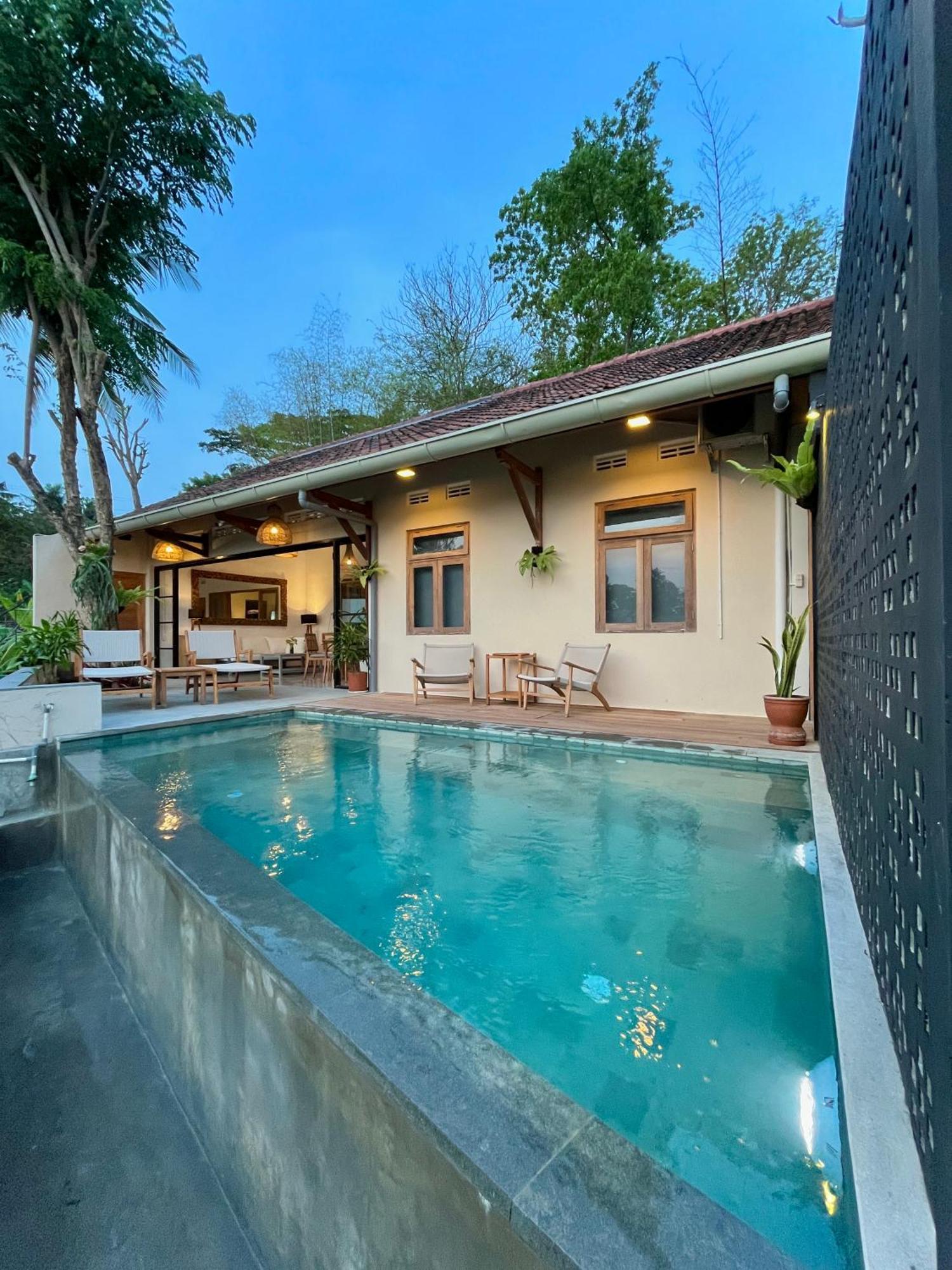 Boutique Villa Jogja Senang 요그야카르타 외부 사진